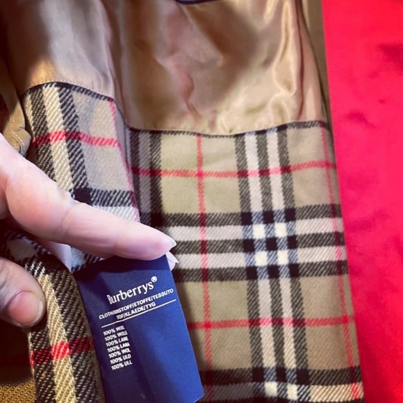 Burberry Trench in Beautiful Condition, Red Size US 8 / UK 10 - Picture 11 of 11
